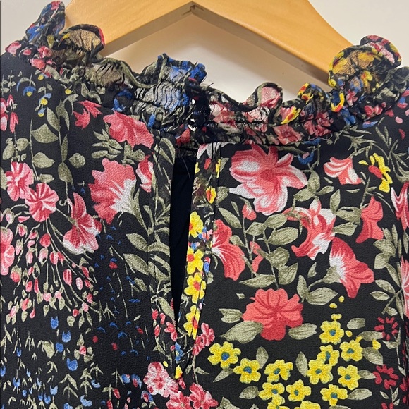 Anna Rae Floral Blouse, Ruffles, Lined, Cap/Short Sleeve w/ Raw Edge, Small - Picture 6 of 11